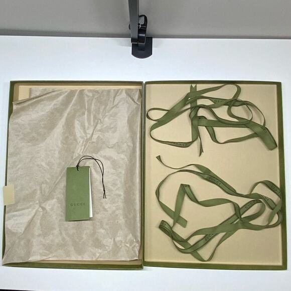 GUC | Gucci | Storage/Gift Box w/ 2 Ribbons | Green | W12 x H15 x D2 inch - Picture 7 of 11